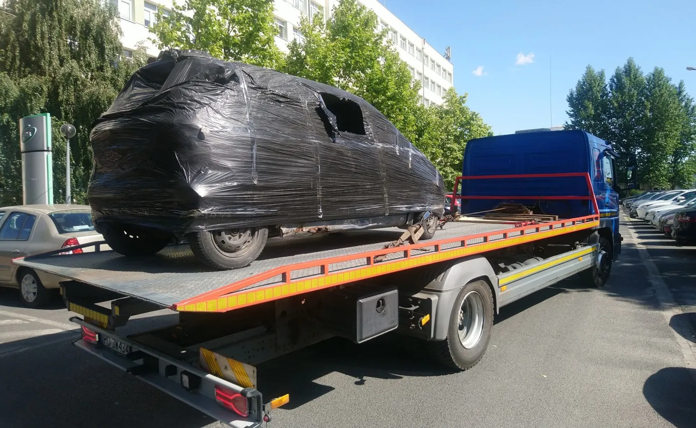 Dostaniesz słoną karę i samochód zostanie odholowany. Tego nie rób na drodze