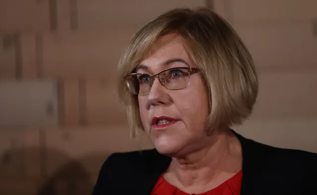 Zwolniony nauczyciel i kurator Nowak. "PO działa na nią jak płachta na byka..."