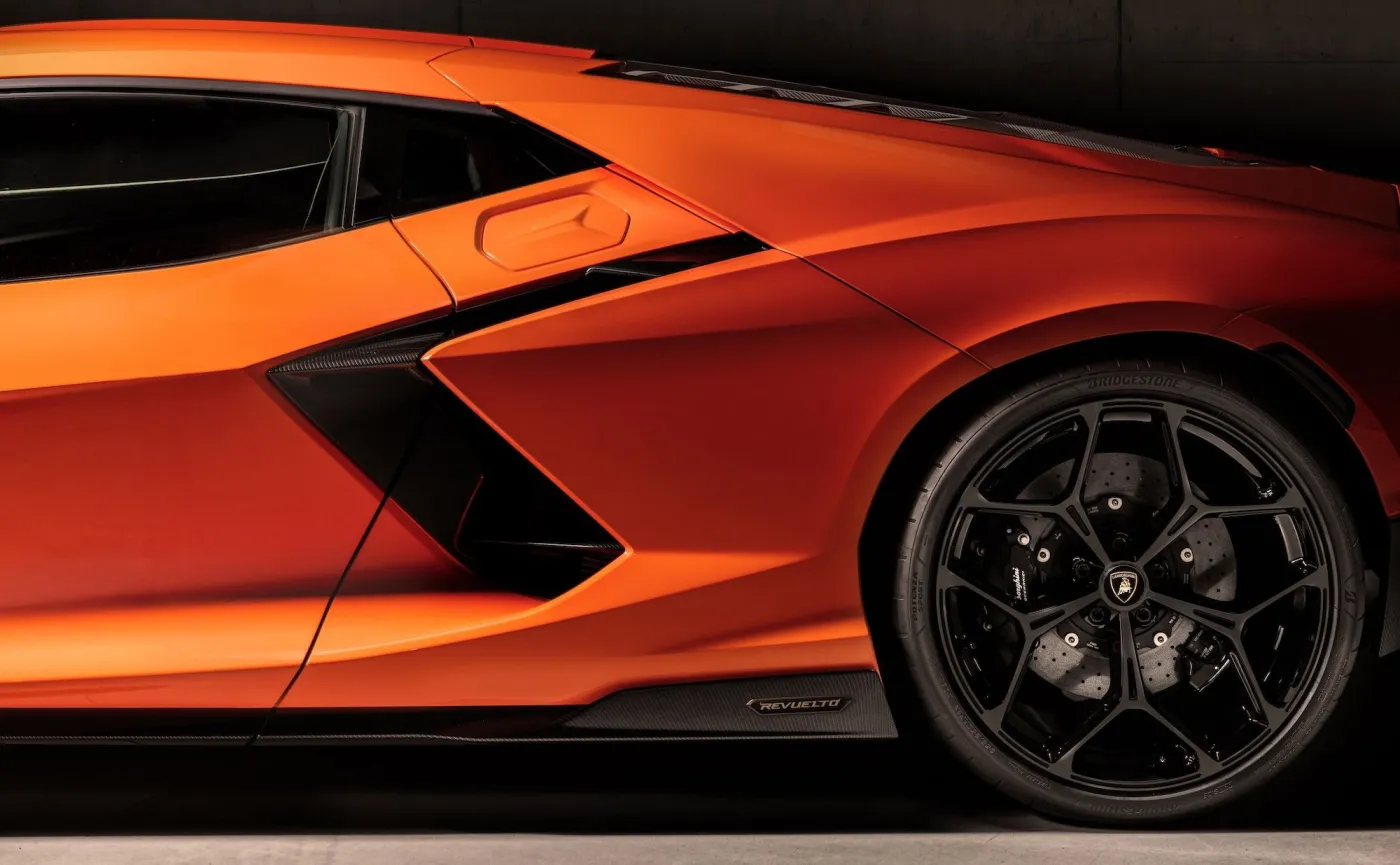 lamborghini-revuelto-37755918.jpg