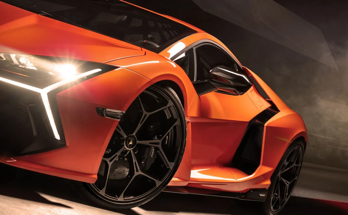 lamborghini-revuelto-37755932.jpg