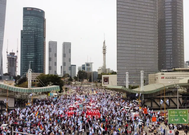 W Izraelu wrze. Wojna domowa? O co chodzi w konflikcie? WYJAŚNIAMY
