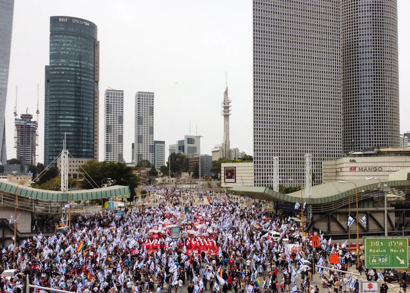 W Izraelu wrze. Wojna domowa? O co chodzi w konflikcie? WYJAŚNIAMY