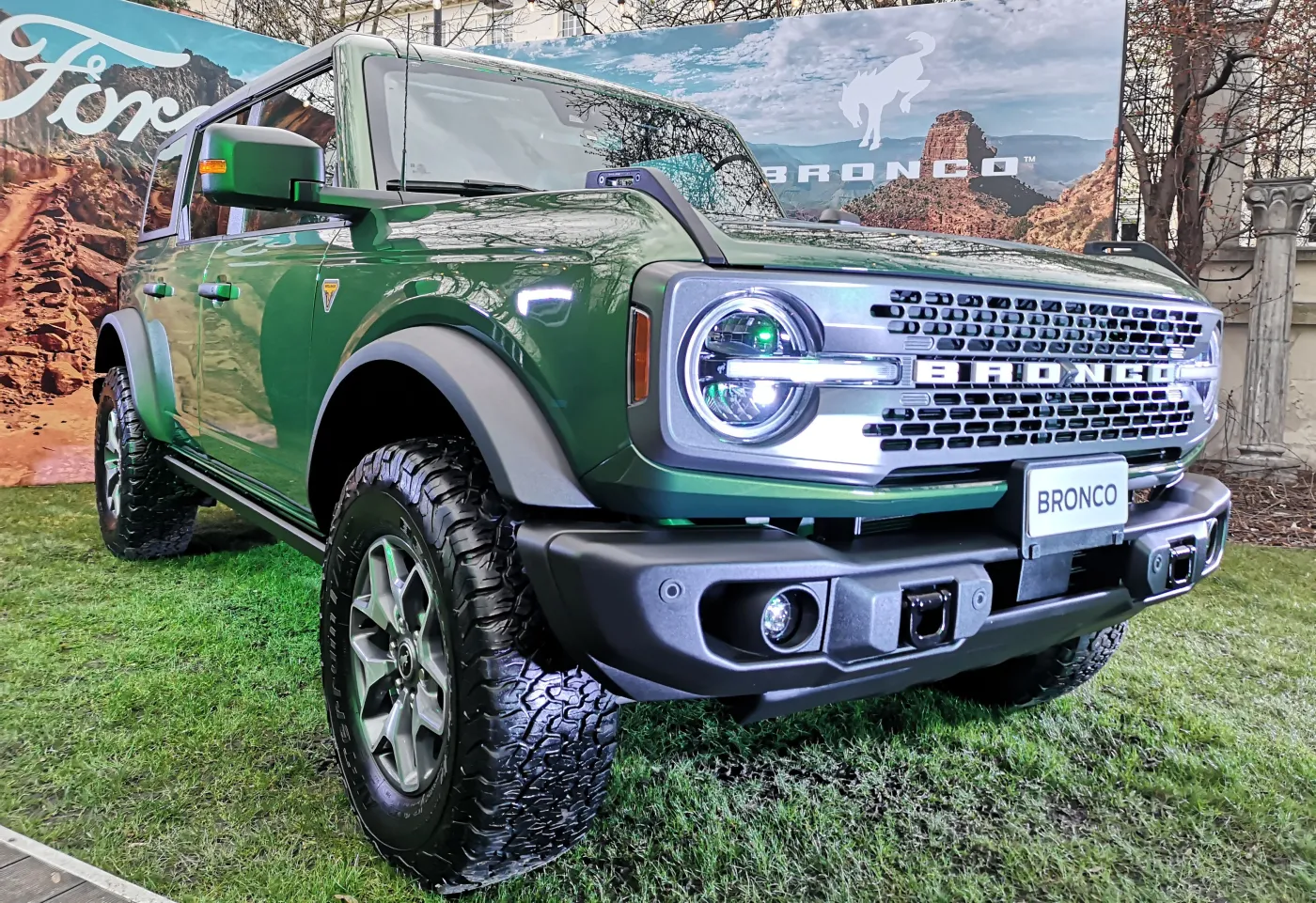 Ford Bronco już kusi wyposażeniem i dodatkami. Tanio nie jest