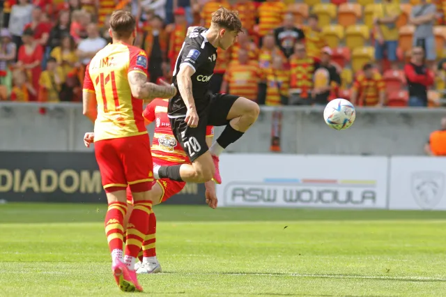 Imaz trafił z połowy boiska. Pazdan strzelił samobója Romanczukiem [WIDEO]