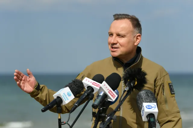 Wojna na oświadczenia bez dymisji