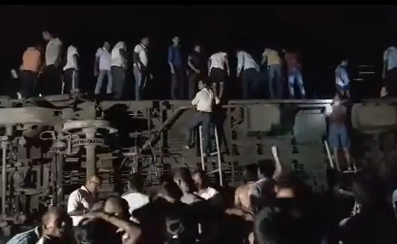 Wielka katastrofa kolejowa w Indiach. Dziesiątki zabitych, setki rannych [WIDEO]