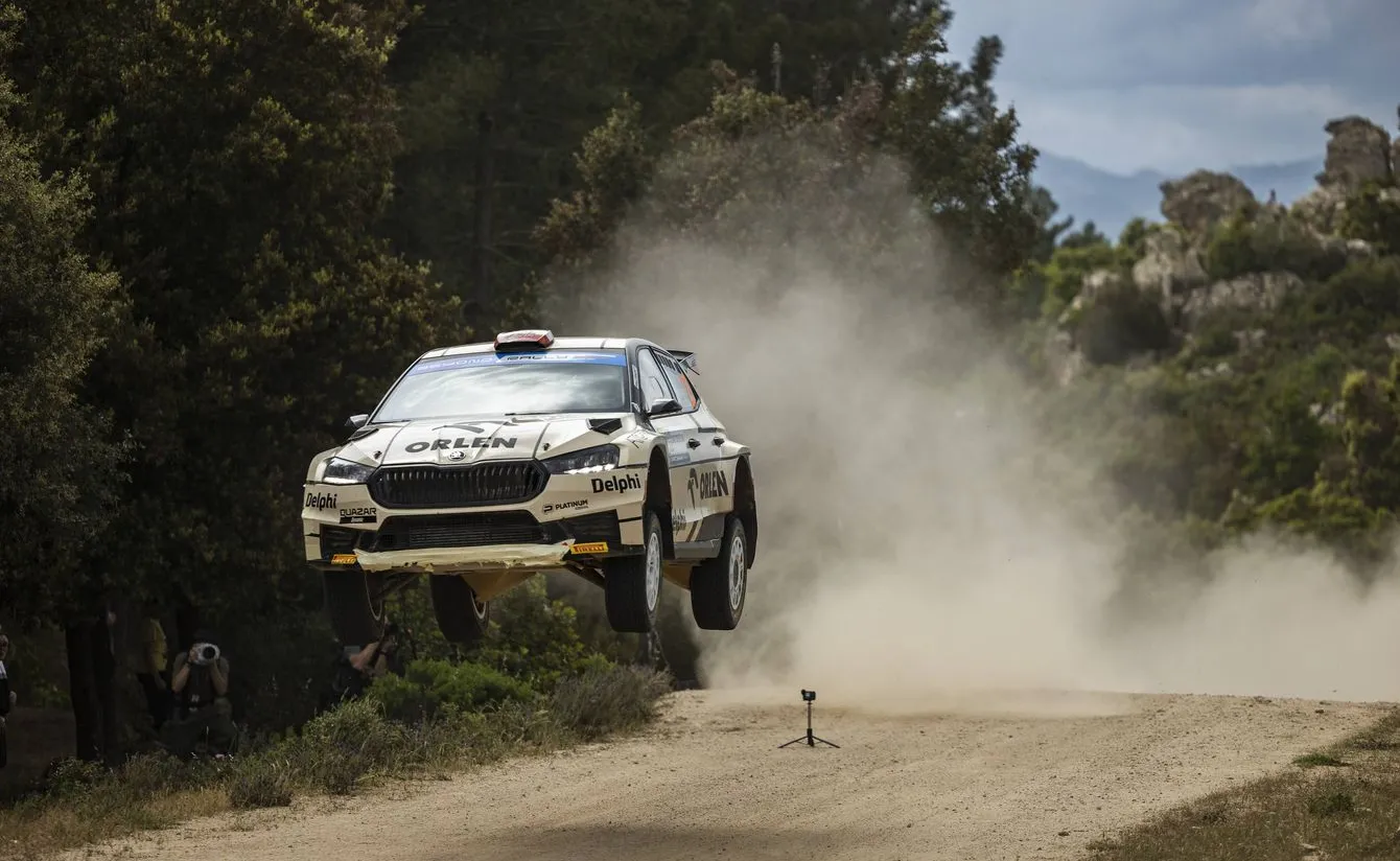 Rajdowe MŚ. Neuville zwyciężył na Sardynii, Kajetanowicz trzeci