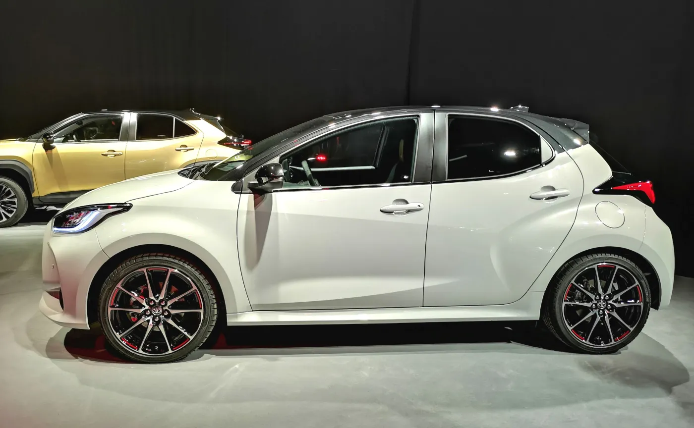 toyota-yaris-gr-sport-37327438.jpg