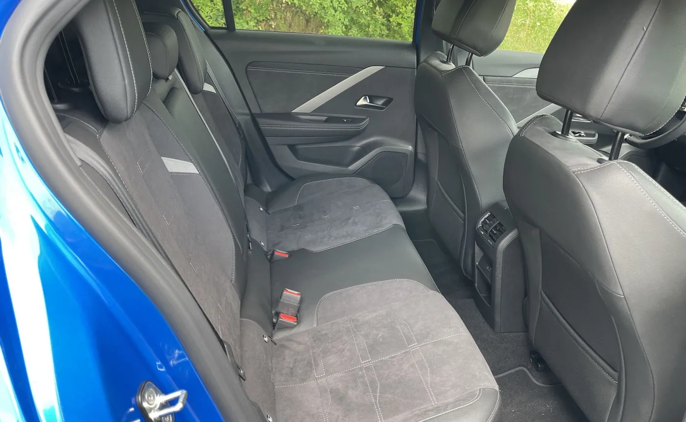 opel-astra-electric-37838550.jpeg