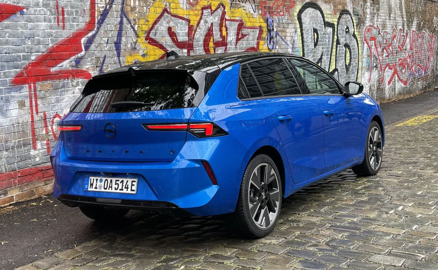 opel-astra-electric-37838560.jpeg