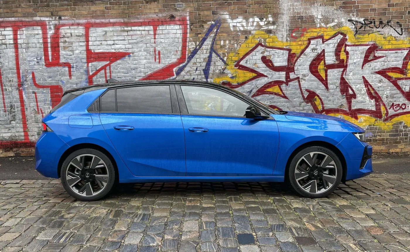 opel-astra-electric-37838571.jpeg