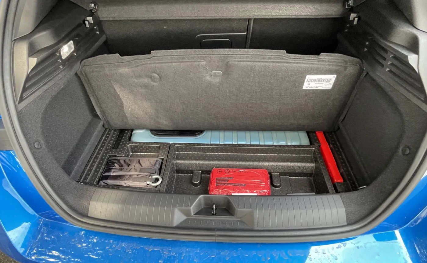 opel-astra-electric-37838599.jpeg