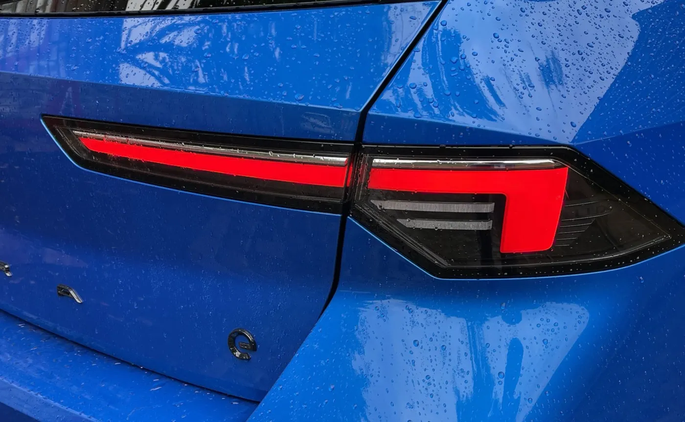opel-astra-electric-37838631.jpeg