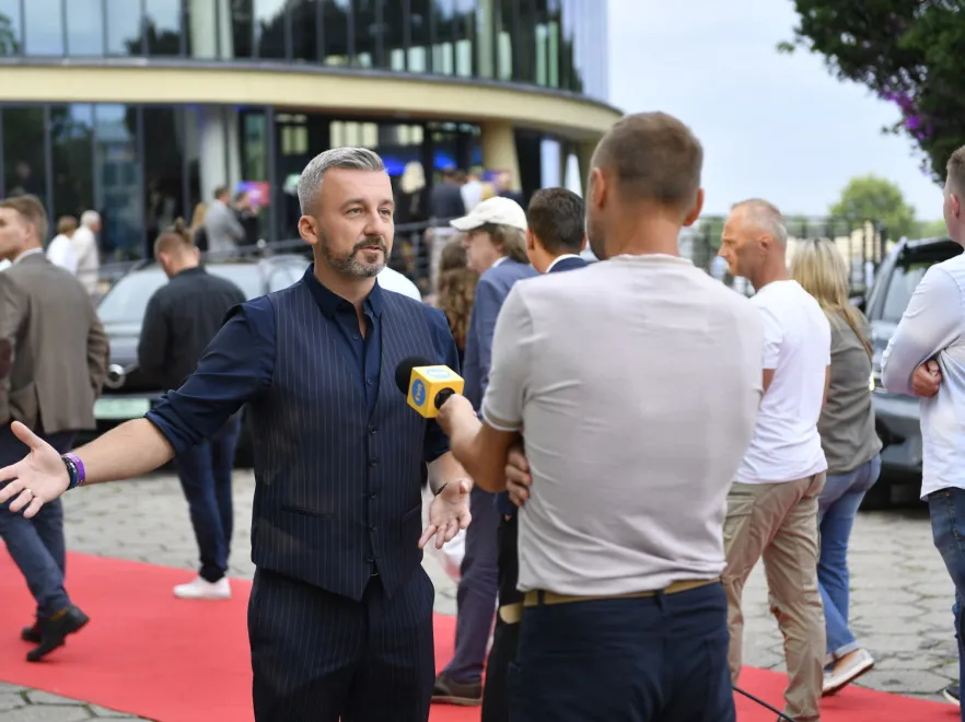 Kilku panów i piękne panie: Gwiazdy na warszawskiej premierze motoryzacyjnej [FOTO]