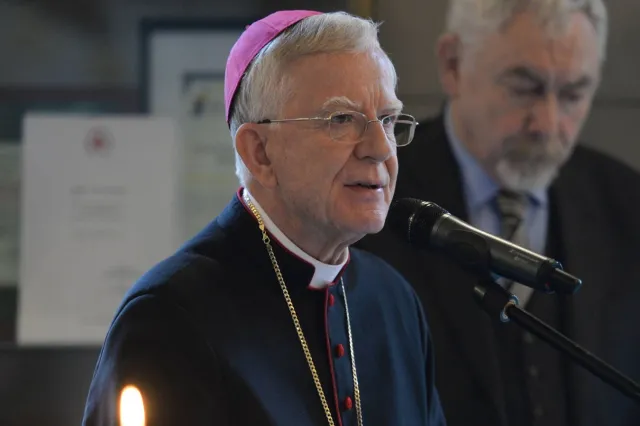 Abp Jędraszewski dostał pytanie o "tęczową zarazę". Tak się tłumaczył