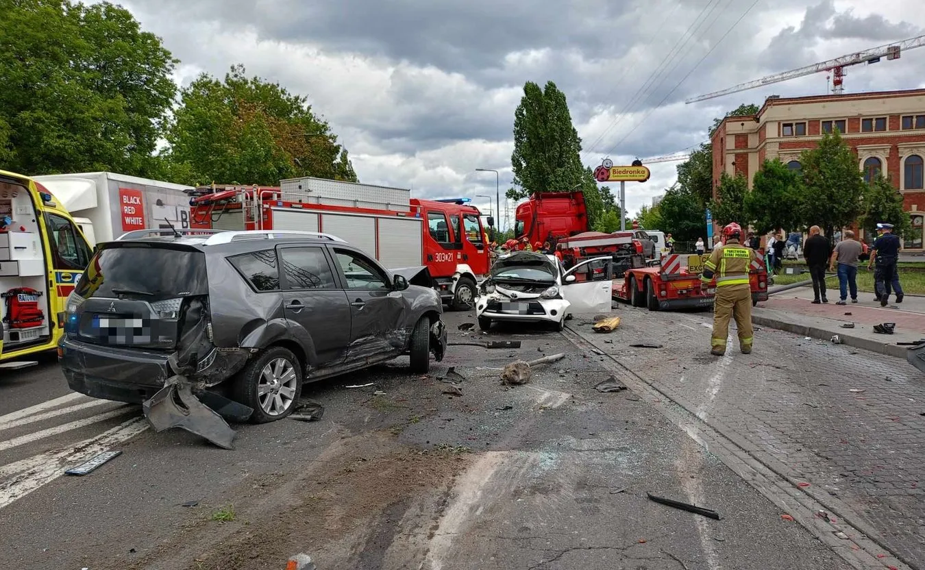 Karambol w Bydgoszczy. Zderzyło się co najmniej 10 aut!