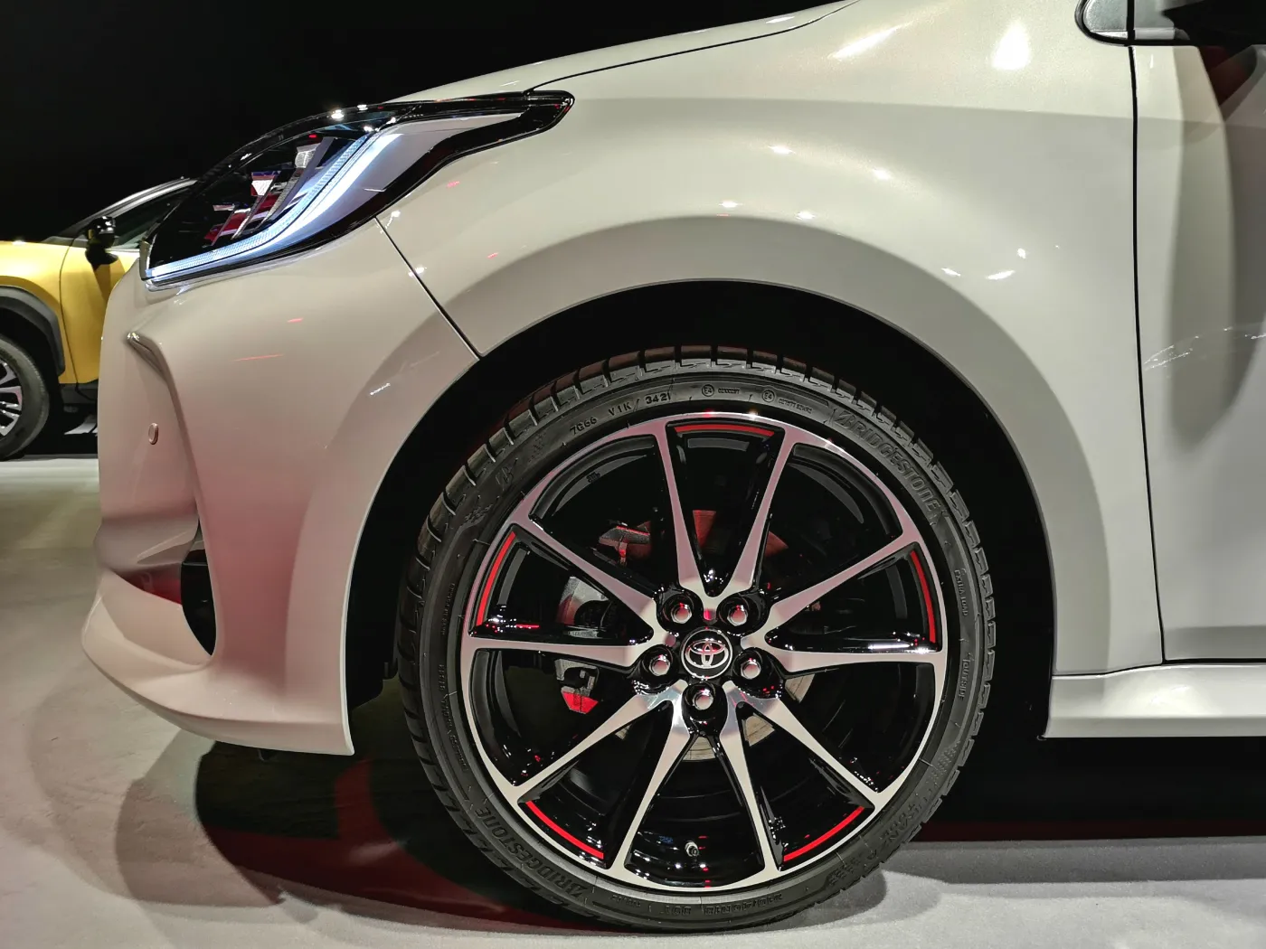 Toyota Yaris GR Sport wjeżdża do Polski. Nie tylko wygląd robi różnicę