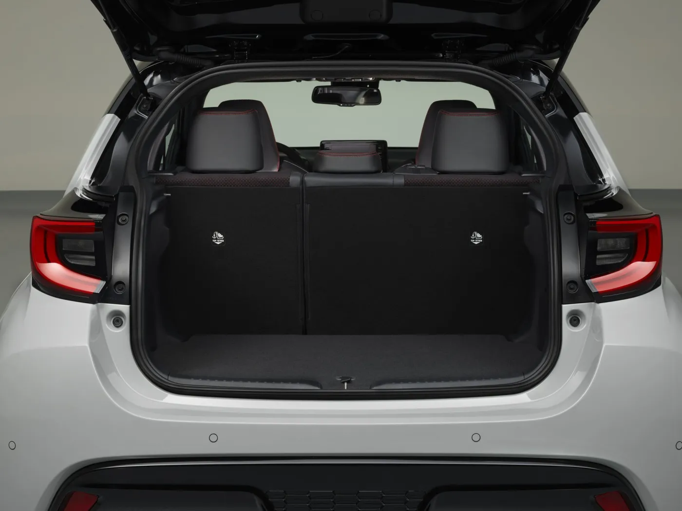 toyota-yaris-gr-sport-37327497.jpg