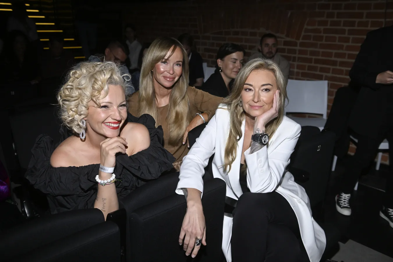 Paparazzi przyłapali Martynę Wojciechowską na plaży. Podróżniczka ostro zareagowała [FOTO]