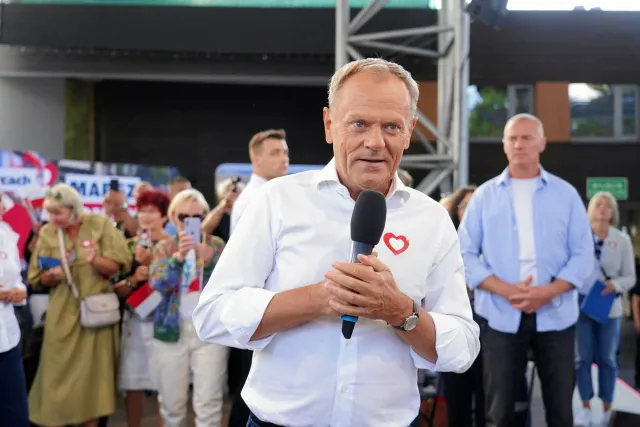 Tusk nowym NAGRANIEM uderza w PiS. "Chcą Ci założyć obrożę i kaganiec!"
