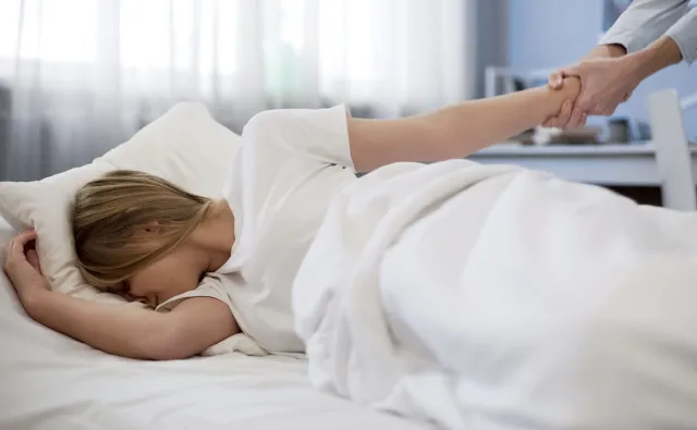 8 rano to dla nastolatka wyzwanie. O której powinna być pobudka, by był wyspany?