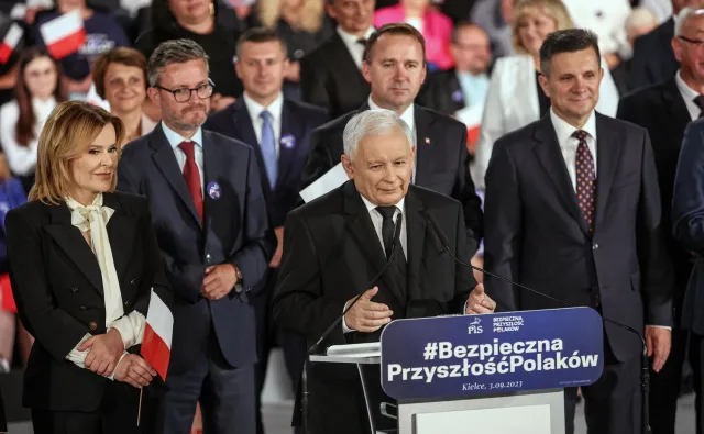 Zjednoczona Prawica ociera się o poparcie na poziomie 40 procent. SONDAŻ