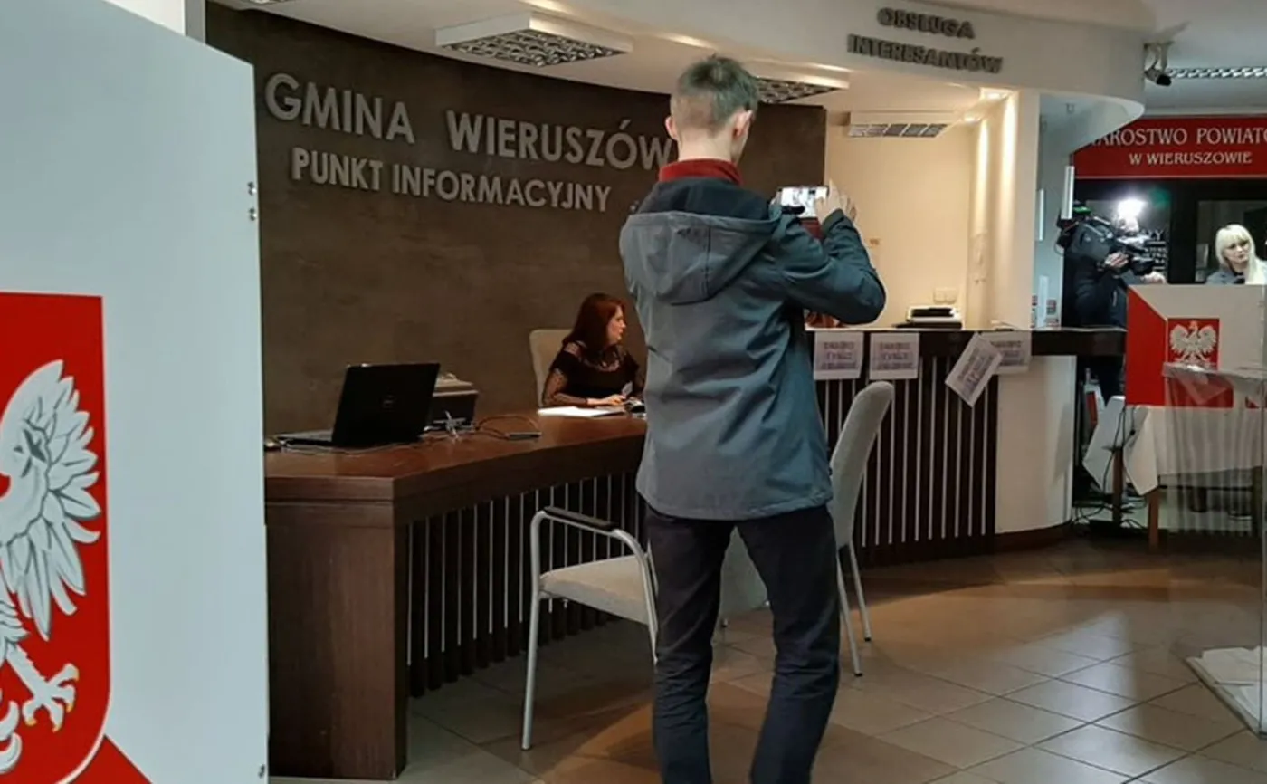 Wybory 2023: Polacy szturmują urzędy. To zaświadczenie bije rekordy popularności