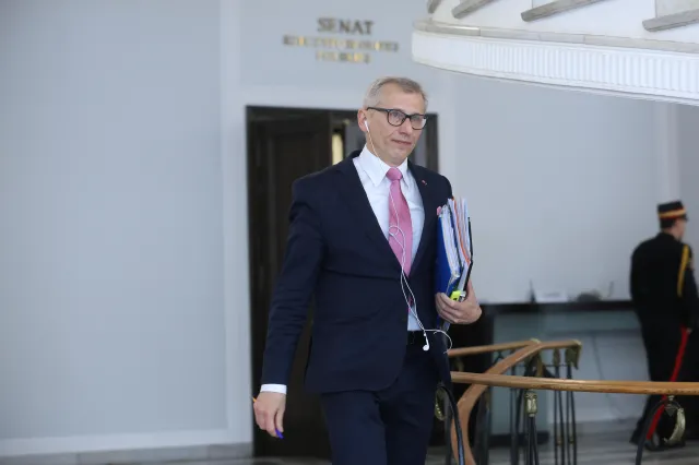 Agresywny mężczyzna w biurze senatora Kwiatkowskiego. "Wyjął nóż i zaczął nim wymachiwać"