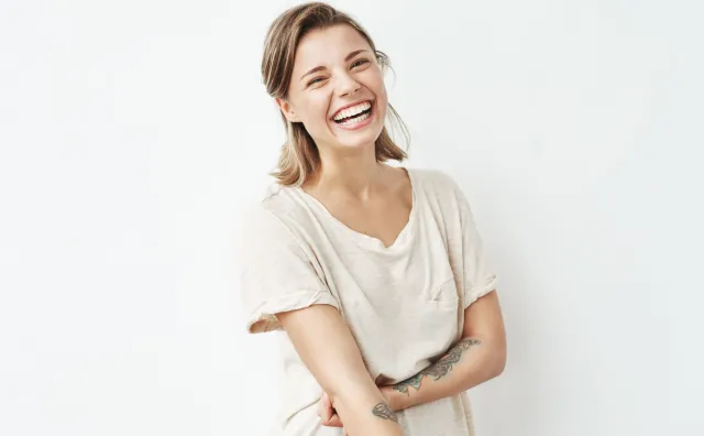 Dziś jest Dzień Dziewczyn. Czym różni się od Dnia Kobiet? Czy 11 października wręczamy prezenty?