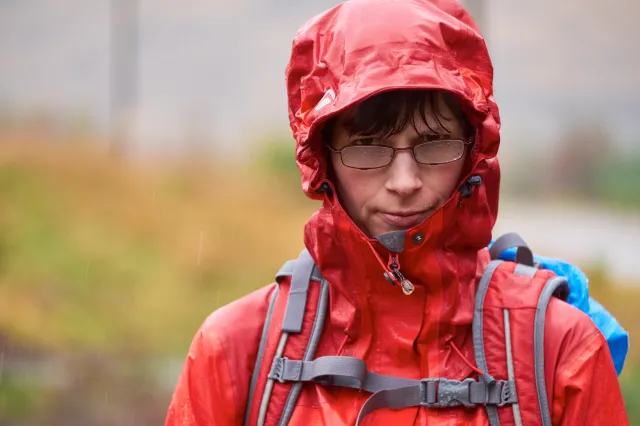 Masz dość zaparowanych okularów? Szybkie i tanie sposoby, by szkła nie parowały