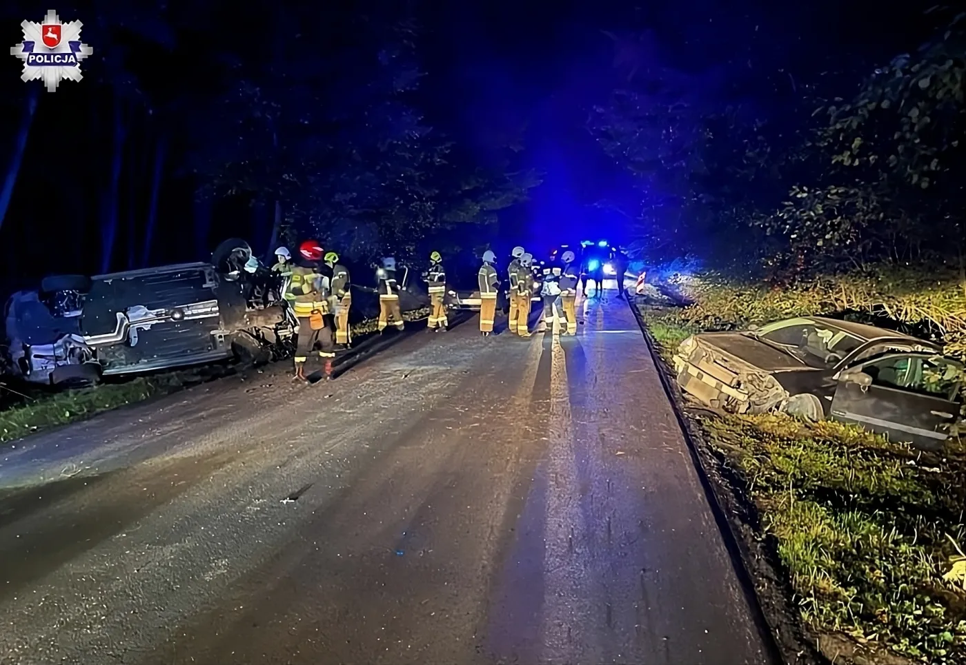 Pijany kierowca zmiótł Peugeota z drogi. Są ranni