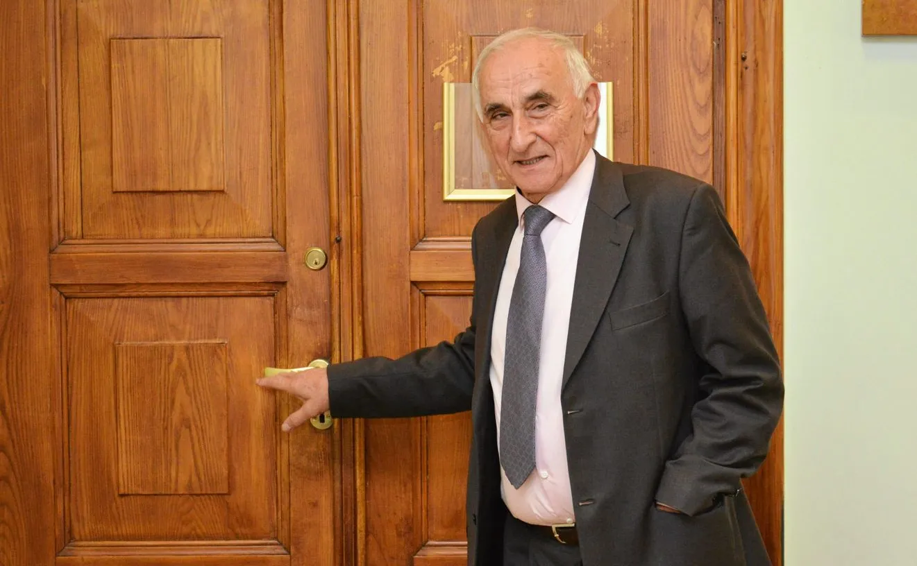 Był w Sejmie jeszcze za komuny, teraz wraca do polityki w wieku 79 lat. "Nie tęskniłem, ale…"