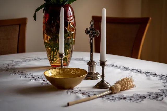 Nowe zasady kolędy 2023/2024: Parafie wprowadzają zmiany. Kogo odwiedzą księża?