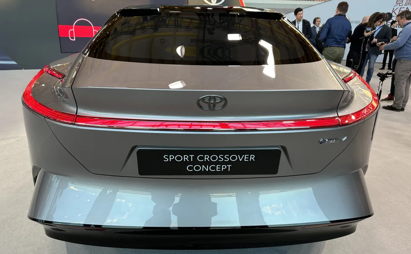 toyota-sport-crossover-38010708.jpg