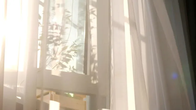 Firanki straciły swoją biel? Wystarczy użyć tych produktów, a będą jak nowe