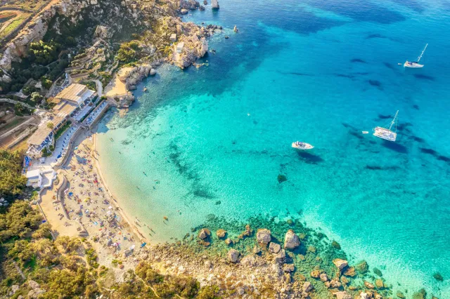 Polacy pokochali tę wyspę. Tylko trzy godziny lotu, a sezon trwa prawie cały rok