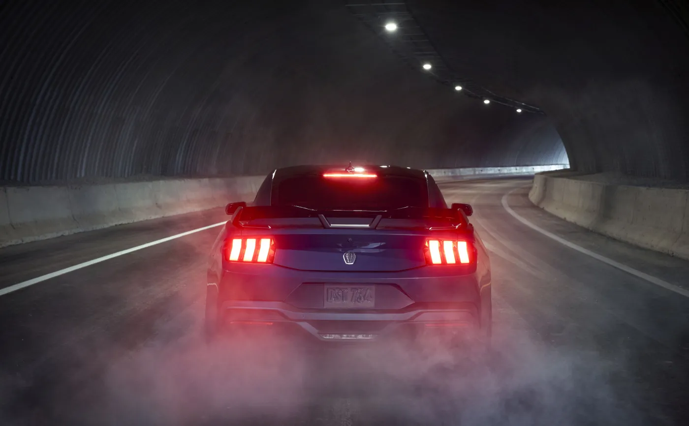 mustang-dark-horse-06-38034620.jpg