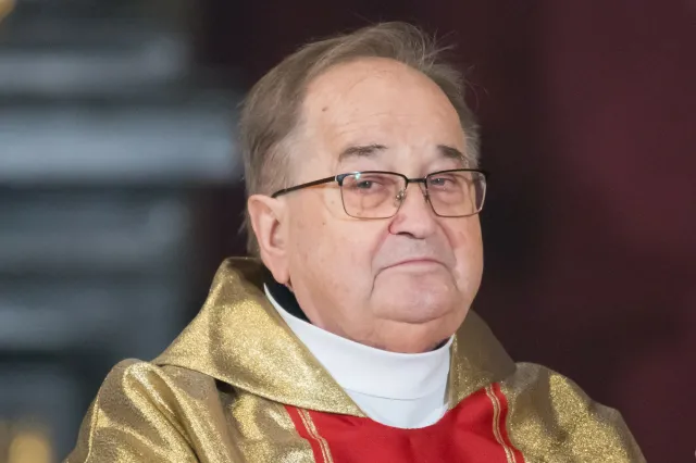 Uczelnia o. Rydzyka musi oddać pieniądze. "Kuriozalne naruszenia"