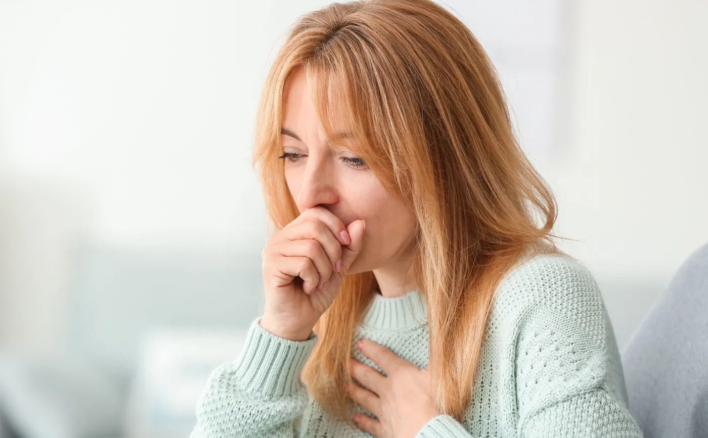 Kobieta kaszle, kaszel