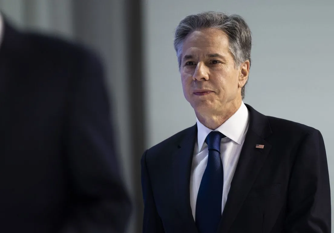 Blinken pozostał na lotnisku. Boeing, którym miał wrócić z Davos, miał wyciek...