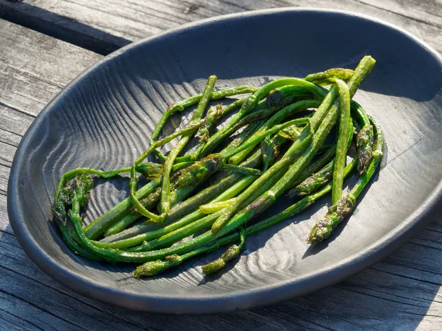 W Polsce rośnie jak chwast, a Niemcy płacą 1000 euro. Oto "najdroższe warzywo świata"