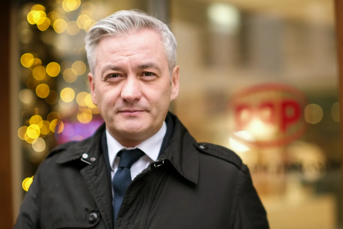 "Sprzedaż Lotosu to ekonomiczna zdrada stanu!" Biedroń: Polki i Polacy są biedniejsi o 7 miliardów złotych