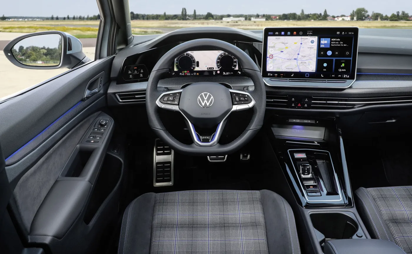 volkswagen-golf-2024-38067885.jpg