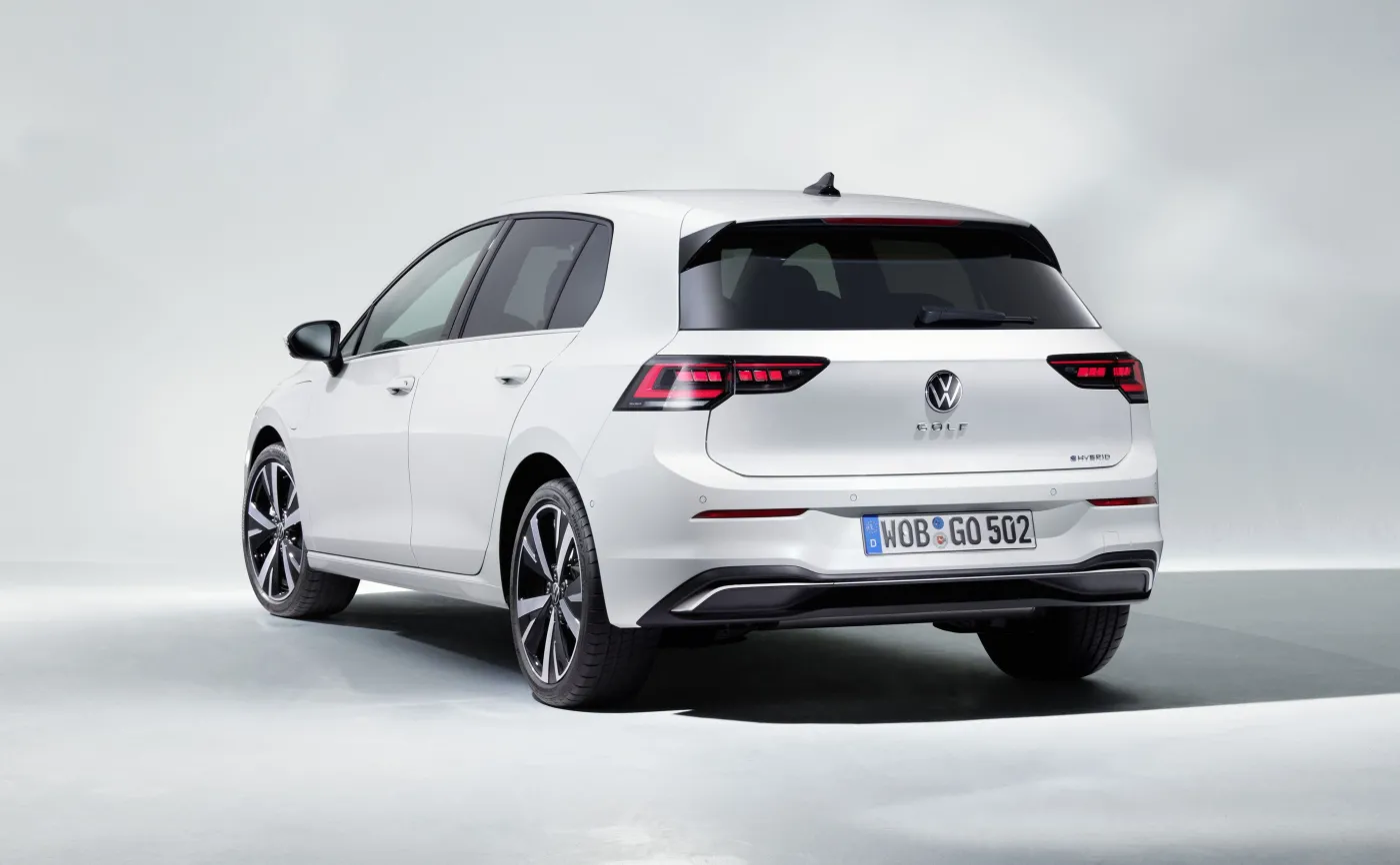 volkswagen-golf-2024-38067911.jpg