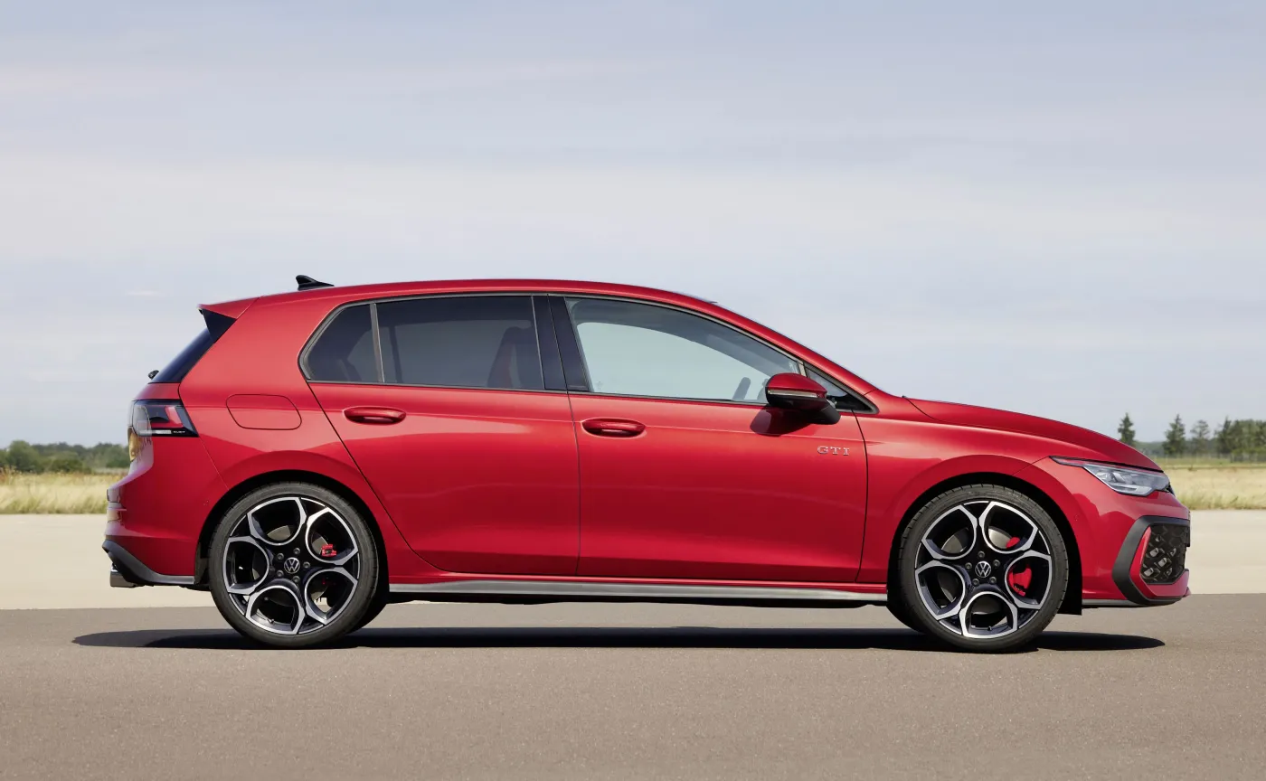 volkswagen-golf-2024-38067933.jpg