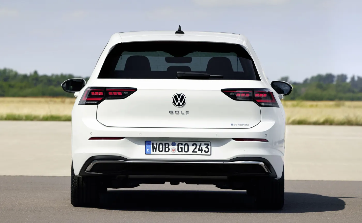 volkswagen-golf-2024-38067977.jpg