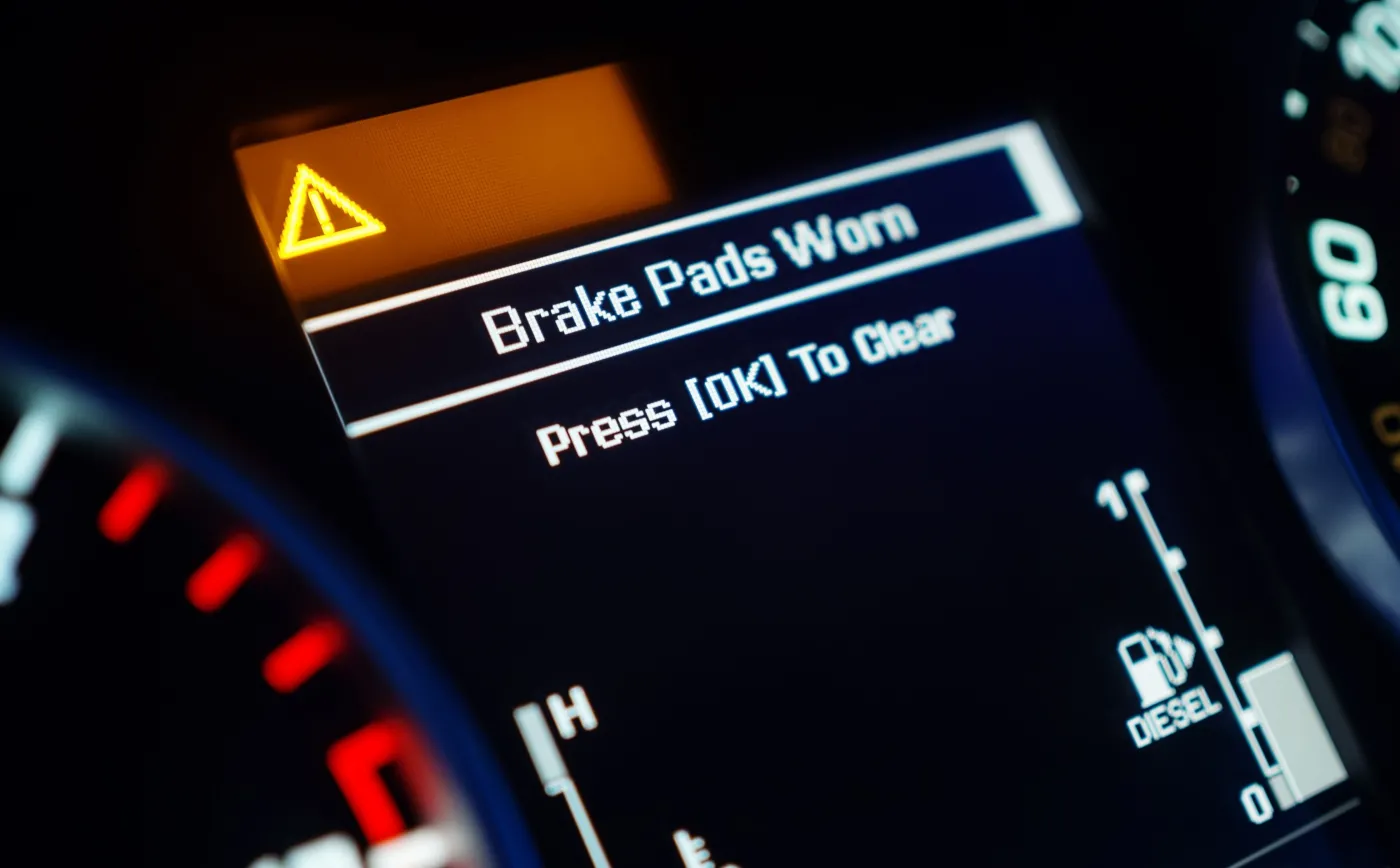 Gdy zapali się TA kontrolka, żartów nie ma. Musisz działać