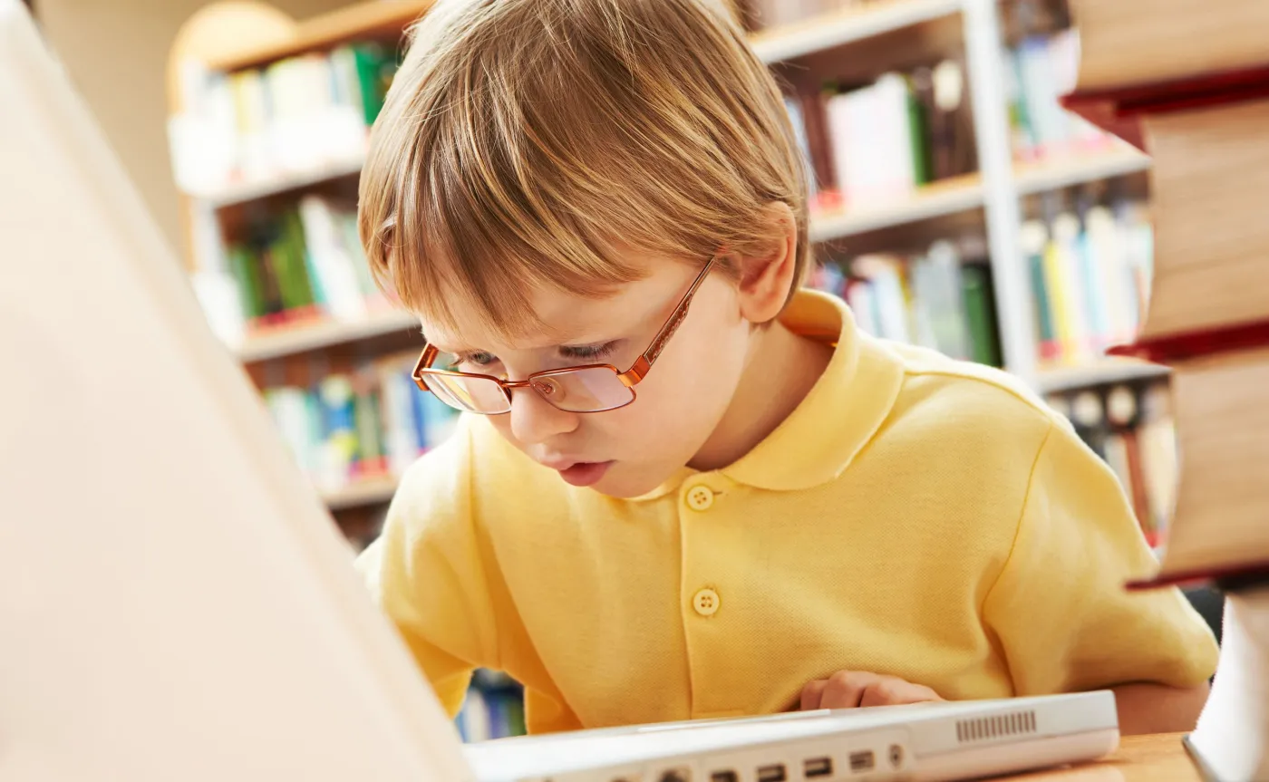 "Laptop dla ucznia" porażką? "Kolejny z kryzysów, jakie zostawił nam PiS"