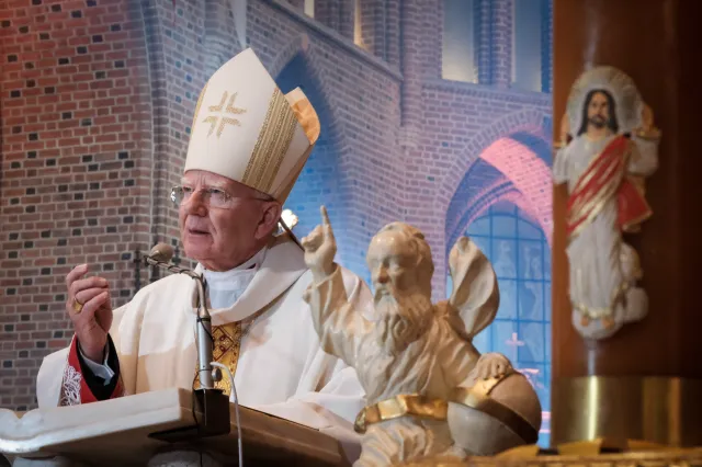 Abp Marek Jędraszewski o pigułce "dzień po": Zachęca do życia wbrew Dekalogowi