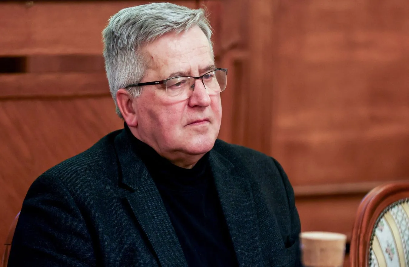 Komorowski ocenia wizytę Dudy i Tuska w USA. "Rzecz nietypowa i dziwna"